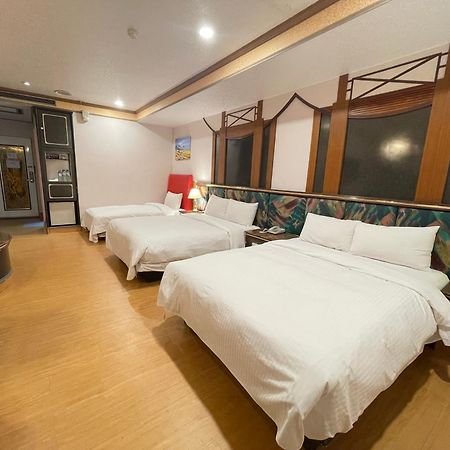 Wenpin Hotel - Pier 2 Kaohsiung Esterno foto