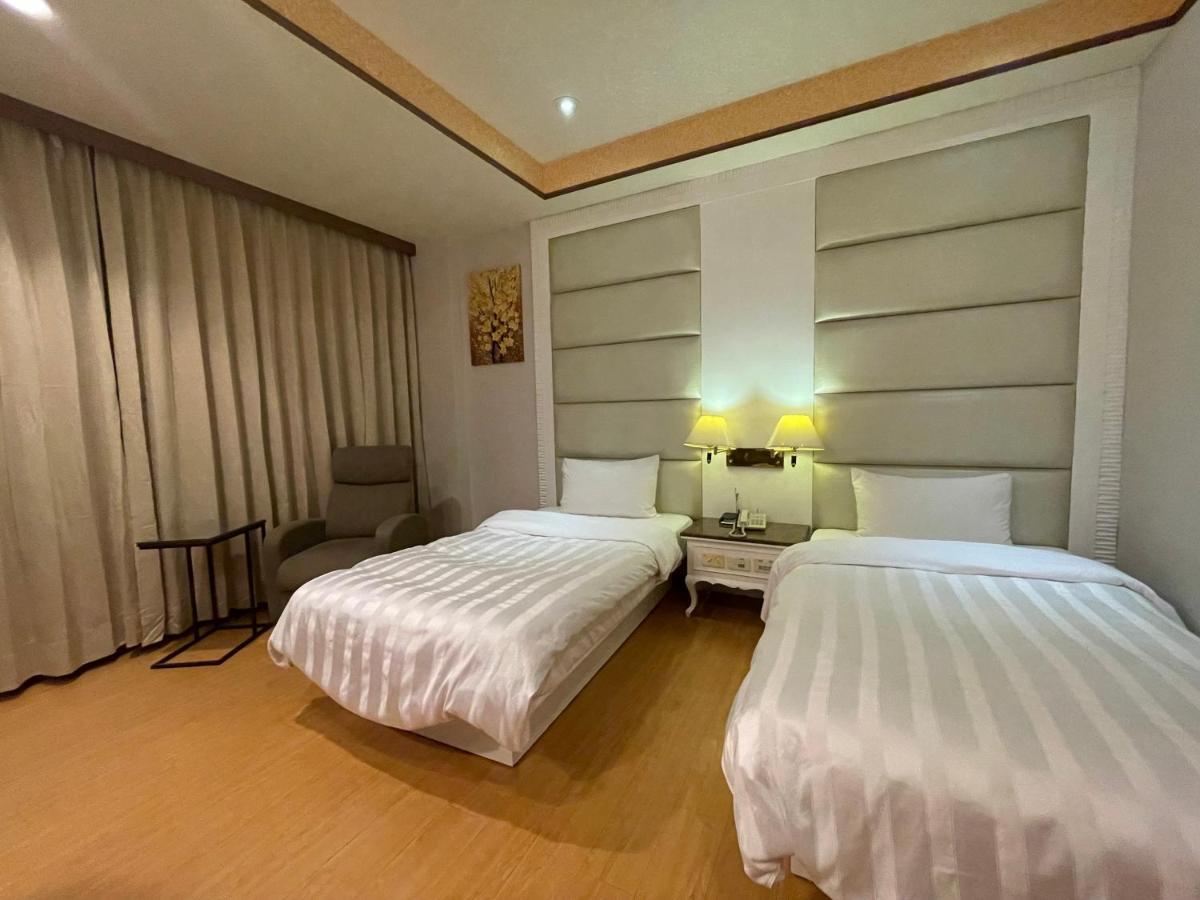 Wenpin Hotel - Pier 2 Kaohsiung Esterno foto
