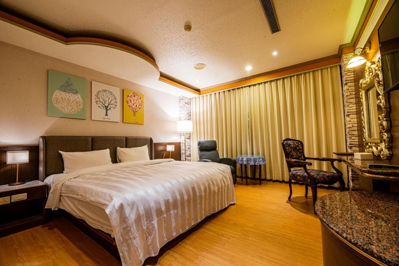 Wenpin Hotel - Pier 2 Kaohsiung Esterno foto
