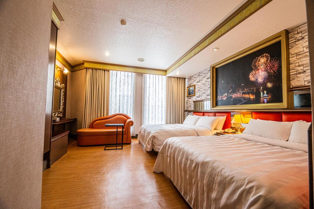 Wenpin Hotel - Pier 2 Kaohsiung Esterno foto