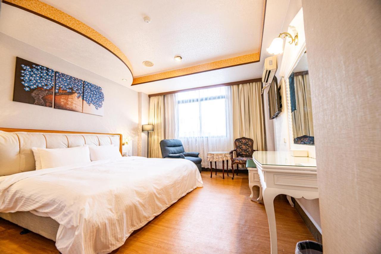 Wenpin Hotel - Pier 2 Kaohsiung Esterno foto