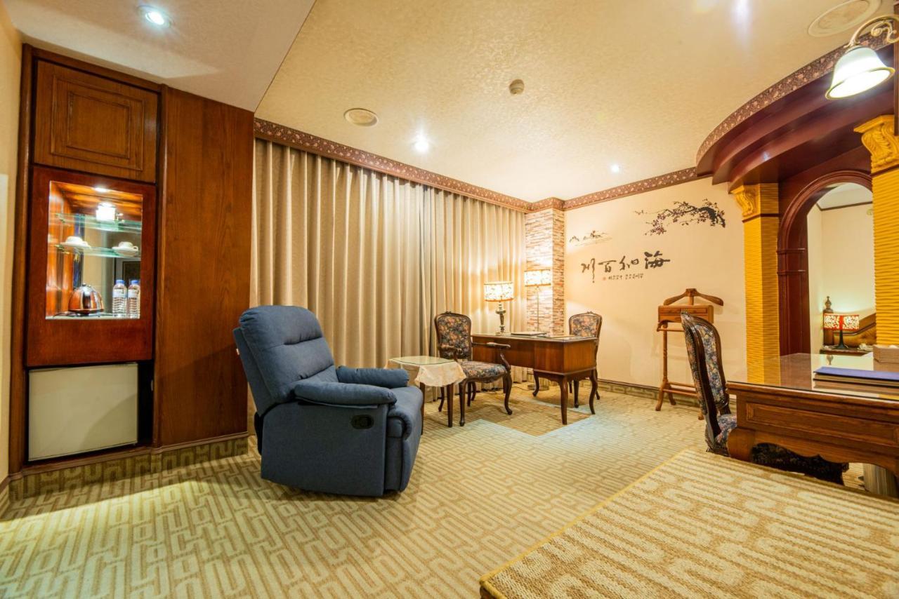 Wenpin Hotel - Pier 2 Kaohsiung Esterno foto