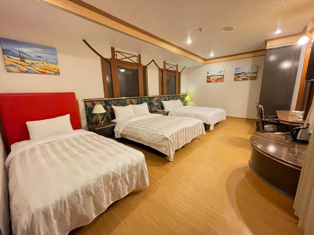 Wenpin Hotel - Pier 2 Kaohsiung Esterno foto